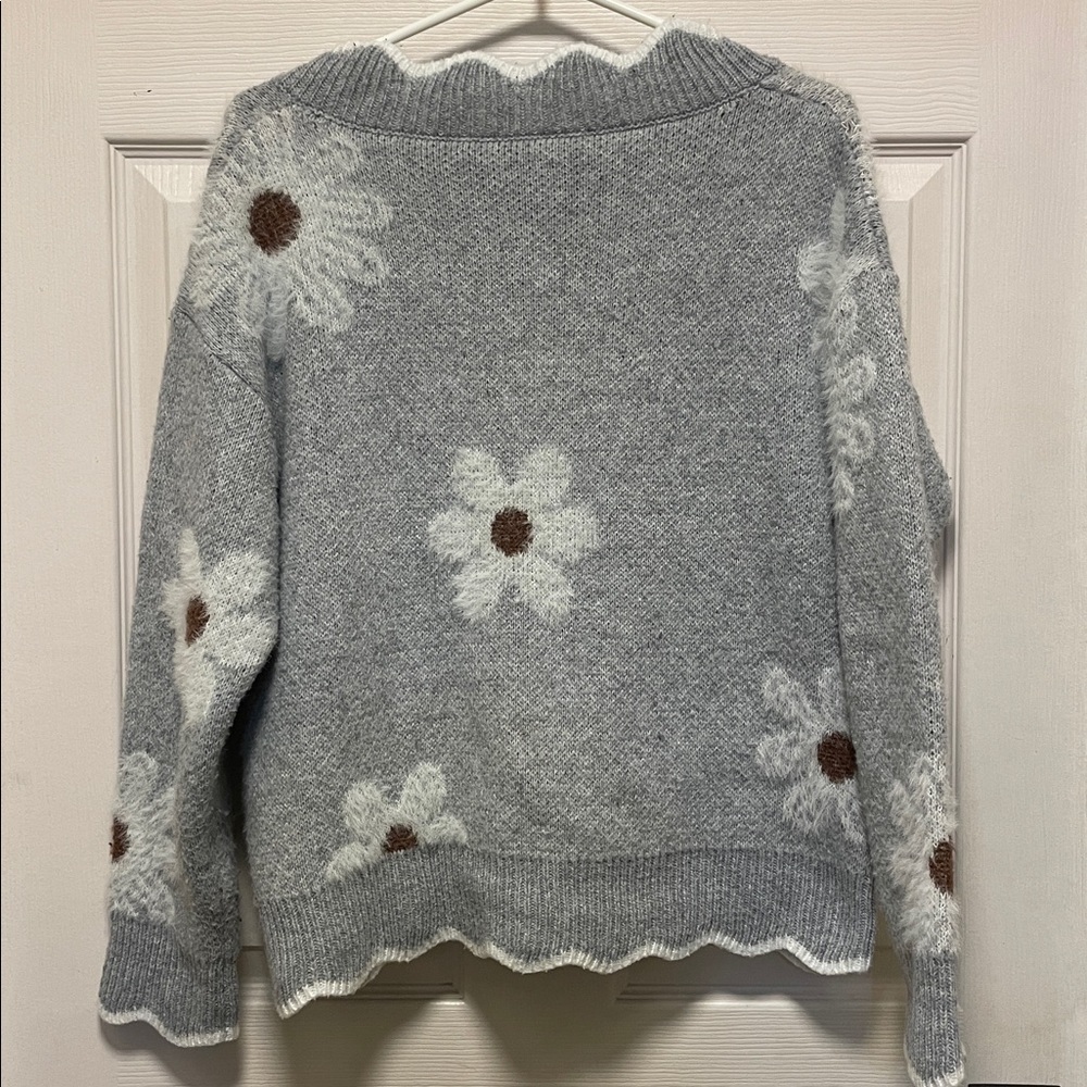 Grey | Knit | Daisy | Scalloped | V Neck | Long Sleeve | Sweater | Size S - Picture 8 of 15